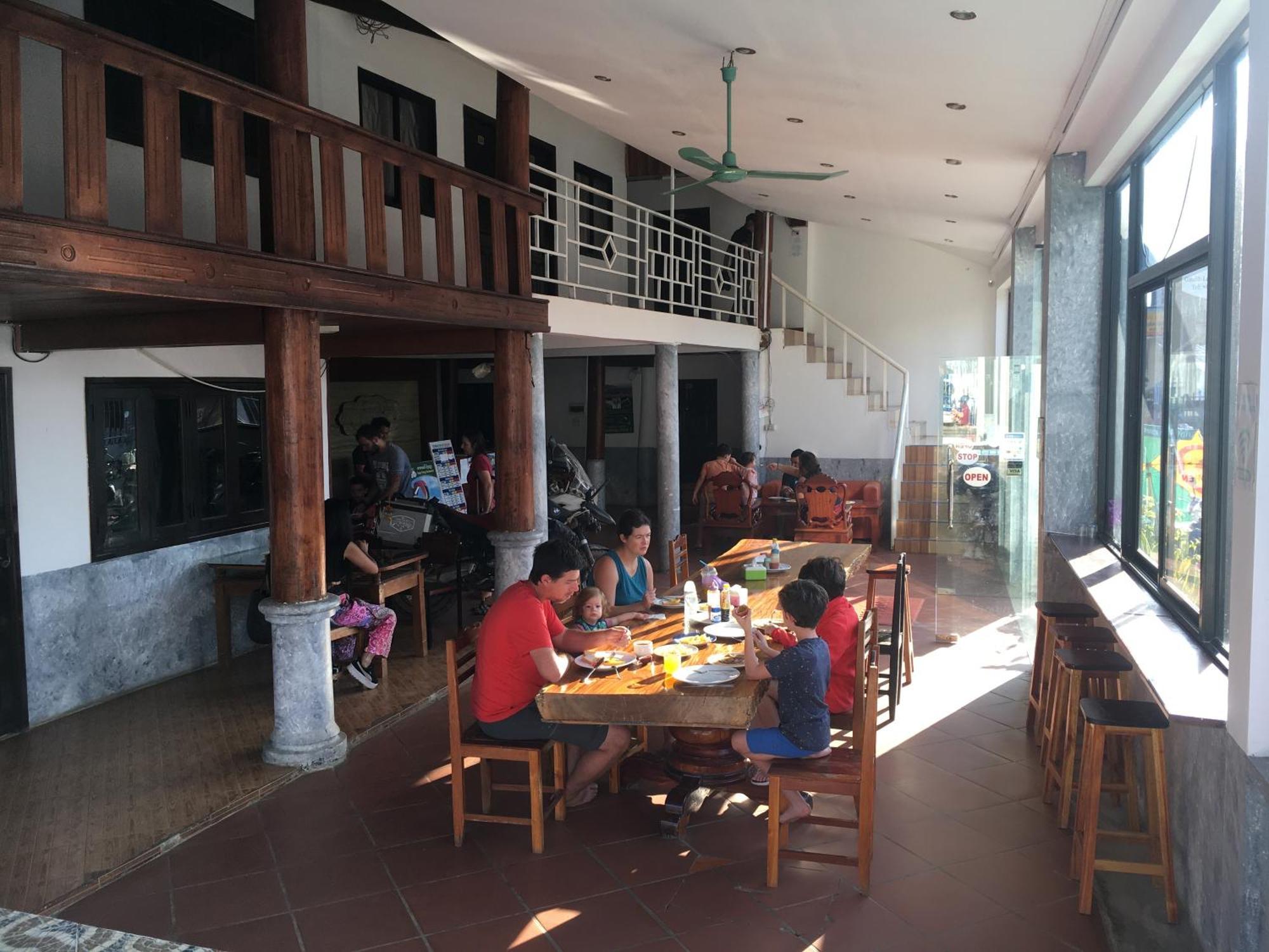 Lacasa Vang Vieng Hotel Exterior photo